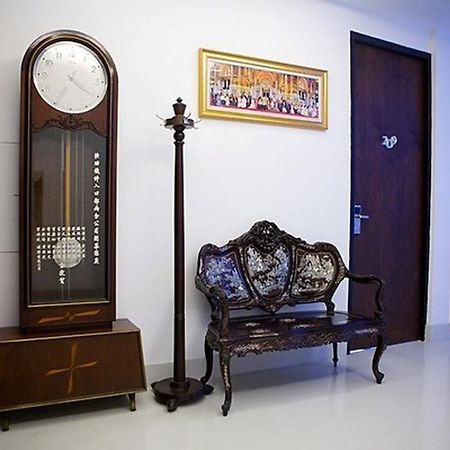At One Inn Hualampong Bangkok Dış mekan fotoğraf