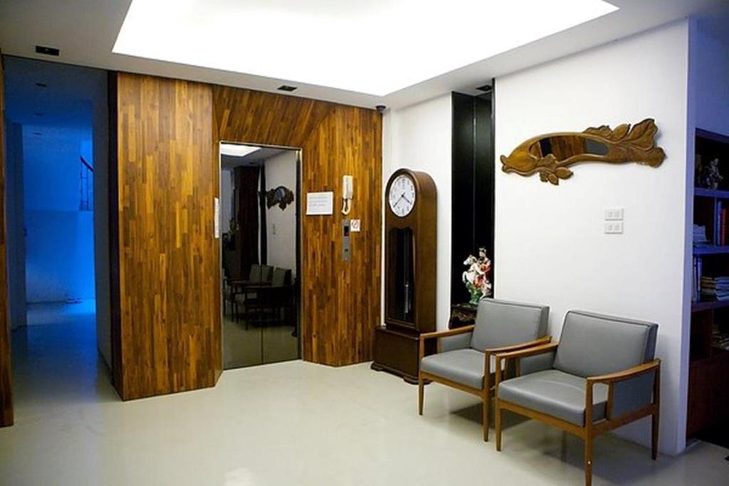 At One Inn Hualampong Bangkok Dış mekan fotoğraf