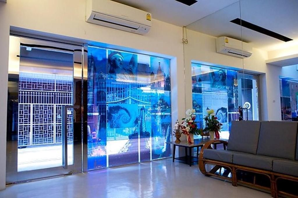 At One Inn Hualampong Bangkok Dış mekan fotoğraf