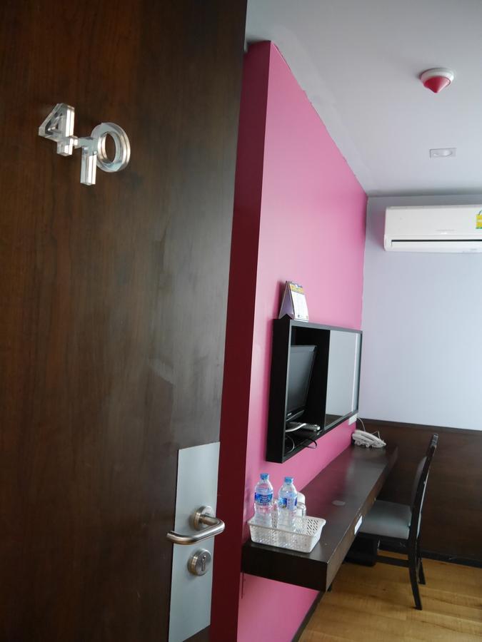 At One Inn Hualampong Bangkok Dış mekan fotoğraf