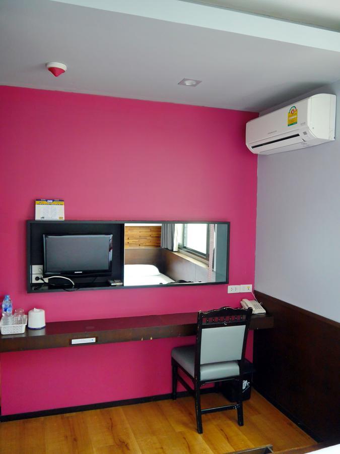 At One Inn Hualampong Bangkok Dış mekan fotoğraf