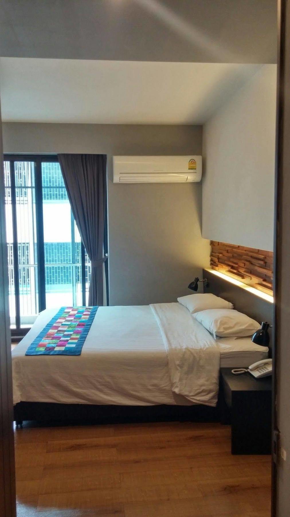 At One Inn Hualampong Bangkok Dış mekan fotoğraf