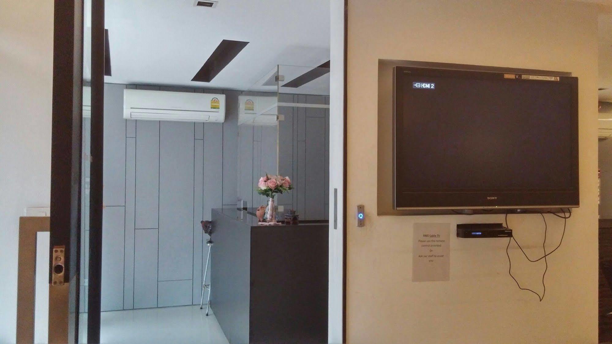 At One Inn Hualampong Bangkok Dış mekan fotoğraf