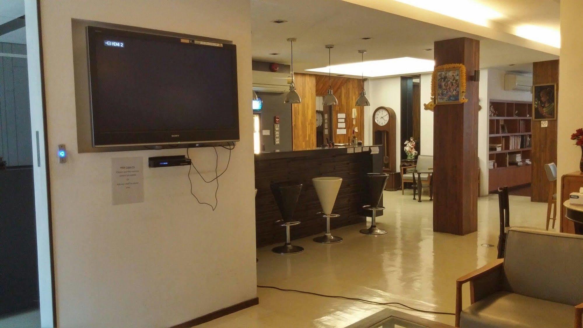 At One Inn Hualampong Bangkok Dış mekan fotoğraf
